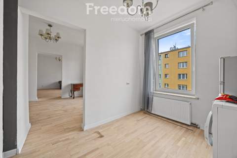 Na sprzedaż jasne mieszkanie w kamienicy centrum
