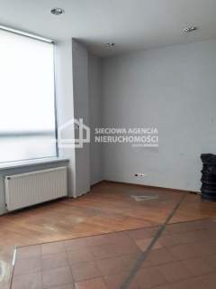 magazyn z biurami na wynajem.