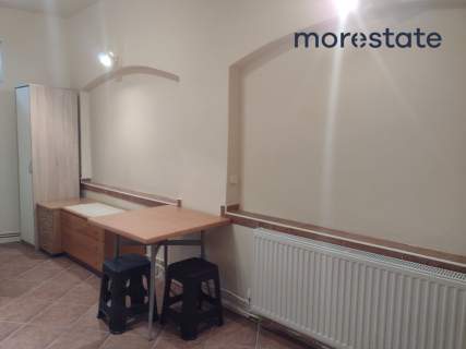 Kamienica dostosowana na hostel.