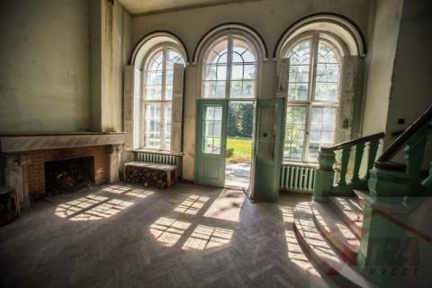 Manor with land in Przybyslaw, West Pomerania