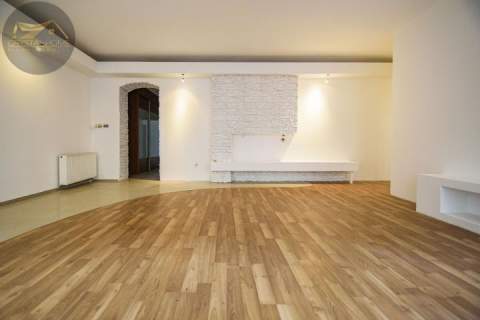98M2/ 3 POKOJE/ I PIĘTRO/ CENTRUM