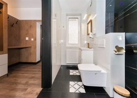 Nieruchomość komercyjna na sprzedaż, 332,31 m2, Bielsko-Biała