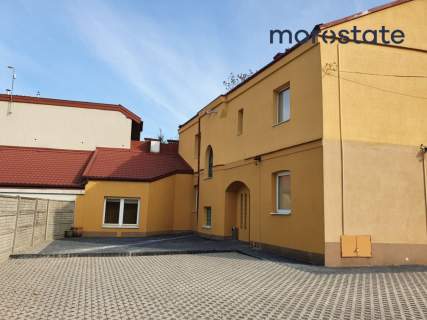 Kamienica dostosowana na hostel.