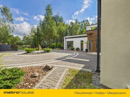 Parterowy, nowoczesny dom przy Parku Kampinowskim.
