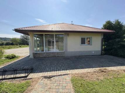 Budynek o charakterze handlowo-usługowym w Godowej