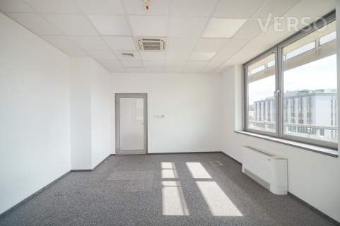 Biuro z tarasem, do wprowadzenia, duży parking
