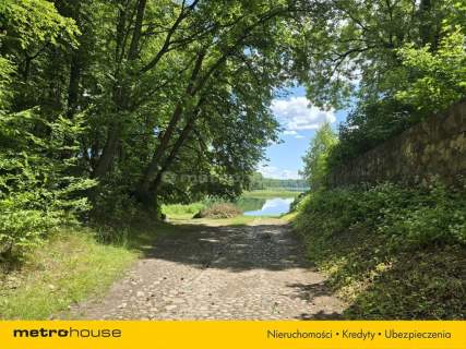 Przytulny dom w pięknej okolicy nad jeziorem.