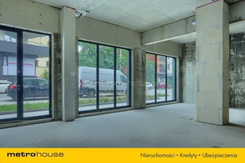 Przestronny lokal w centrum, z witrynami 60 m 