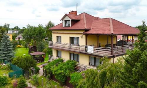 Przestronny dom na pięknej działce, Białogon