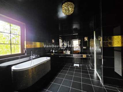 Dom w stylu hiszpańskim, duża działka, sauna