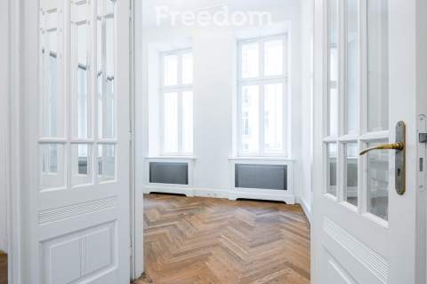 Przy Hali Koszyki - 11 pomieszczeń, 209 m2