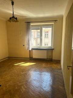 Na sprzedaż - 2 pokojowe mieszkanie w bloku w centrum.