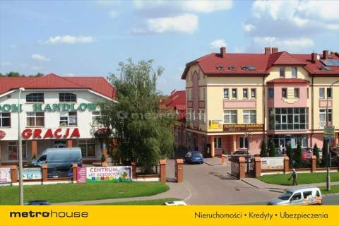 Narożny, przeszklony lokal handlowo-usługowy