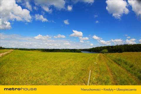 Działka nad jeziorem w pięknej okolicy