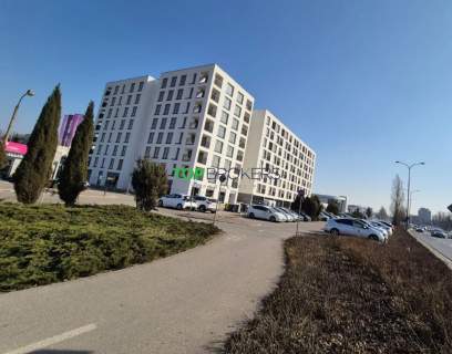 Eksponowany narożny lokal z witryną