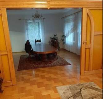 Piękny dworek w stylu klasycystycznym