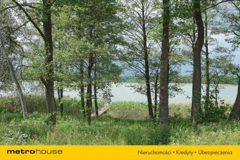 Działka z dostępem do linii brzegowej jeziora