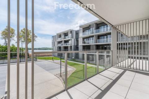 Nowoczesny apartament nad jeziorem