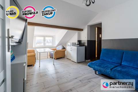 DOM Z 6 NIEZALEŻNYMI APARTAMENTAMI W ŁEBIE