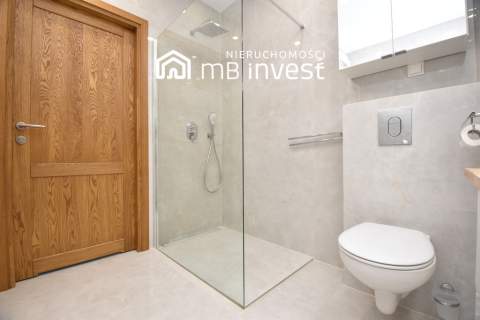 Apartament Nadmorski Dwór miejsce w hali garażowej