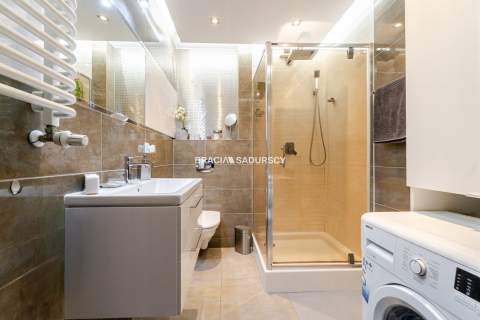 3 pok. oddzielne sypialnie, 2 balkony duży salon