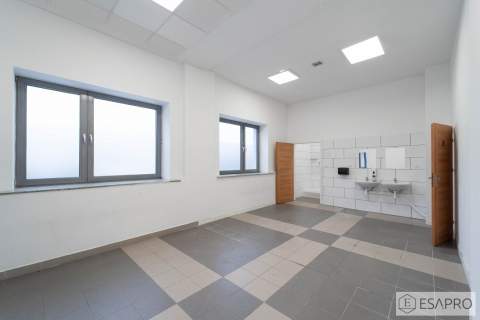 DUŻY LOKAL Z ZAPLECZEM SANITARNYM - SPORT/REKREACJ
