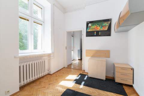 Idealne na biuro lub inną działalność gospodarczą typu salon...