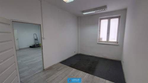 Magazyn Produkcja 3 bramy biuro plac
