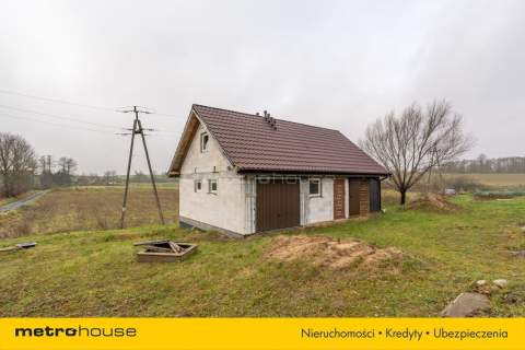 Przytulny dom na kolonii wsi niedaleko jeziora