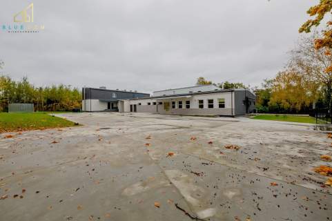 Budynek z częścią produkcyjną i mieszkalną