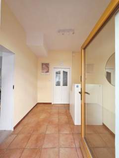 LOKAL 28,50 M2 OD ULICY - WEJŚCIE OD TRAUGUTTA