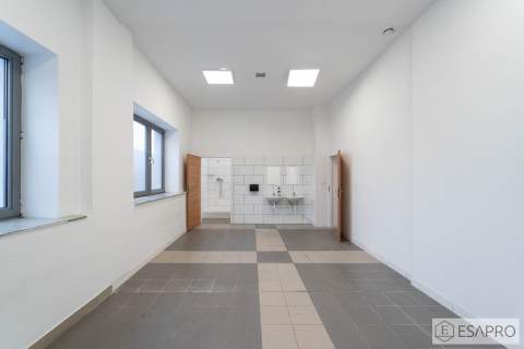 DUŻY LOKAL Z ZAPLECZEM SANITARNYM - SPORT/REKREACJ