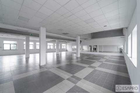 DUŻY LOKAL Z ZAPLECZEM SANITARNYM - SPORT/REKREACJ