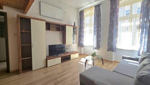 Duża kawalerka z antresolą, Centrum