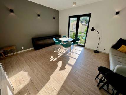 Kameralny apartament z parkingiem na Dąbrowie