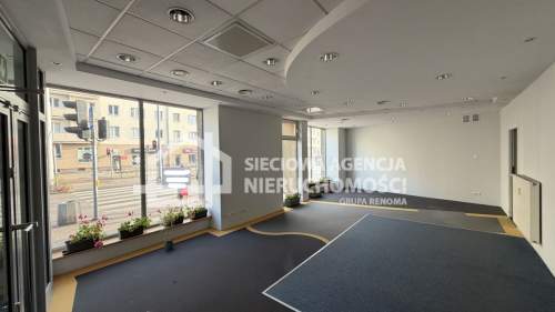 Lokal z witryną na parterze na Działkach Leśnych