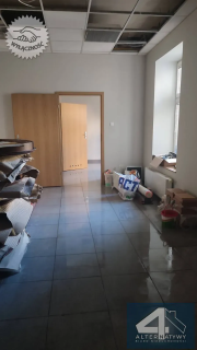 Kamienica z lok. frontowym, duży parking, Tarnów