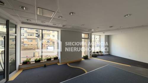 Lokal z witryną na parterze na Działkach Leśnych