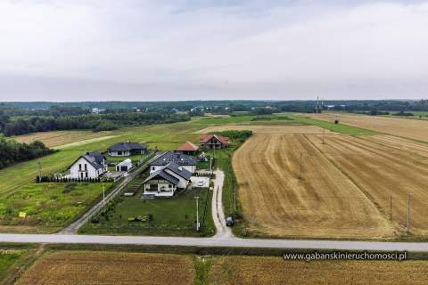 DOM W STANIE SUROWYM ZAMKNIĘTYM CHOTOWA