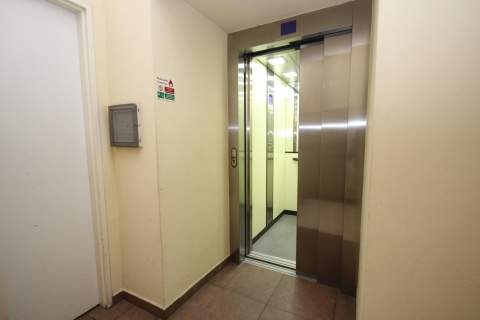 Kamienica z windą po kapitalnym remoncie.