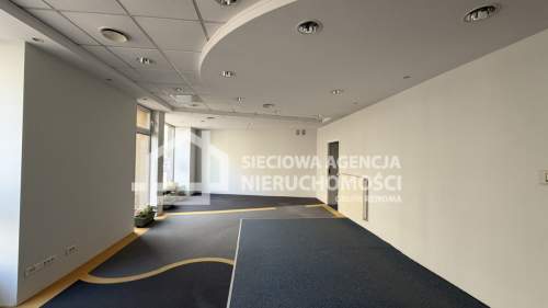 Lokal z witryną na parterze na Działkach Leśnych