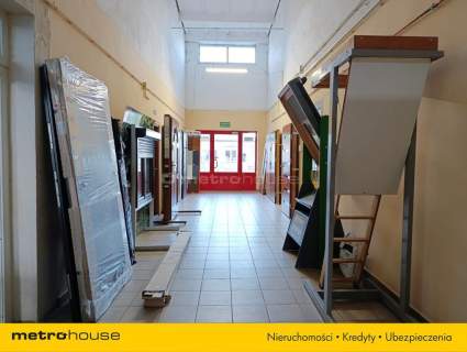 Na sprzedażbudynek handlowo-usługowy w Staszowie