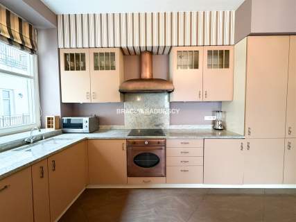 Przestronne 106m przy Rynku, ochrona 24/7, parking