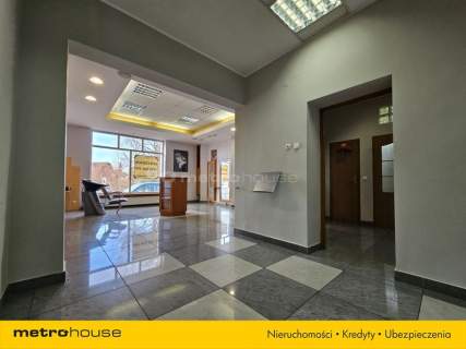 Obiekt usługowy z powierzchnią mieszkalną 430 m2.
