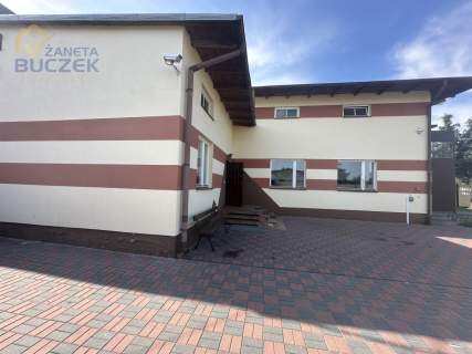 Sprzedam budynek usługowy w Janowie, gm. Brochów