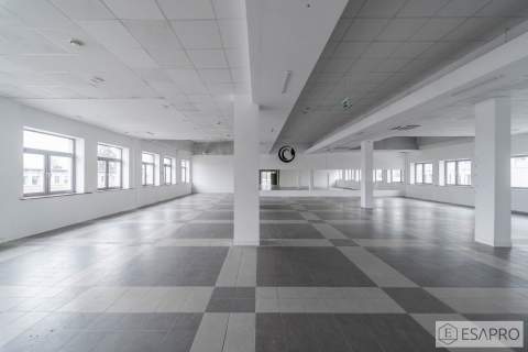 DUŻY LOKAL Z ZAPLECZEM SANITARNYM - SPORT/REKREACJ