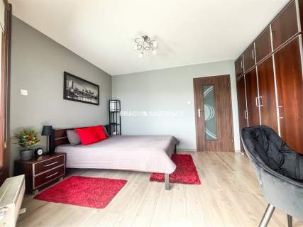 3 pok. oddzielne sypialnie, 2 balkony duży salon
