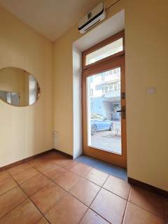 LOKAL 28,50 M2 OD ULICY - WEJŚCIE OD TRAUGUTTA