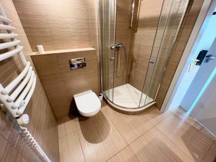 Kameralny apartament z parkingiem na Dąbrowie