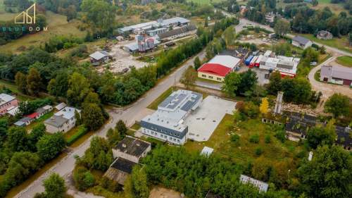 Budynek z częścią produkcyjną i mieszkalną